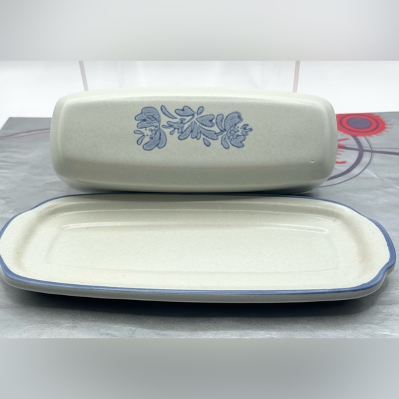Pfaltzgraff Discontinued Yorktowne Pattern Butter Dish GUC - Picture 4 of 6